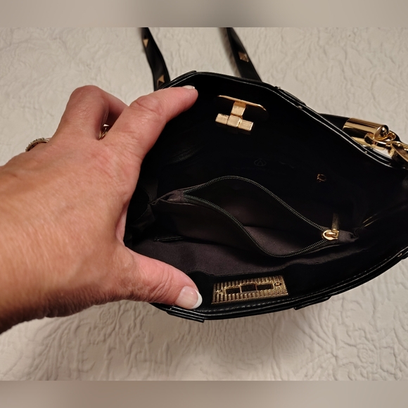 Black & White Cross-Strap Leather Shoulder Bag with Gold Accents - Picture 7 of 12